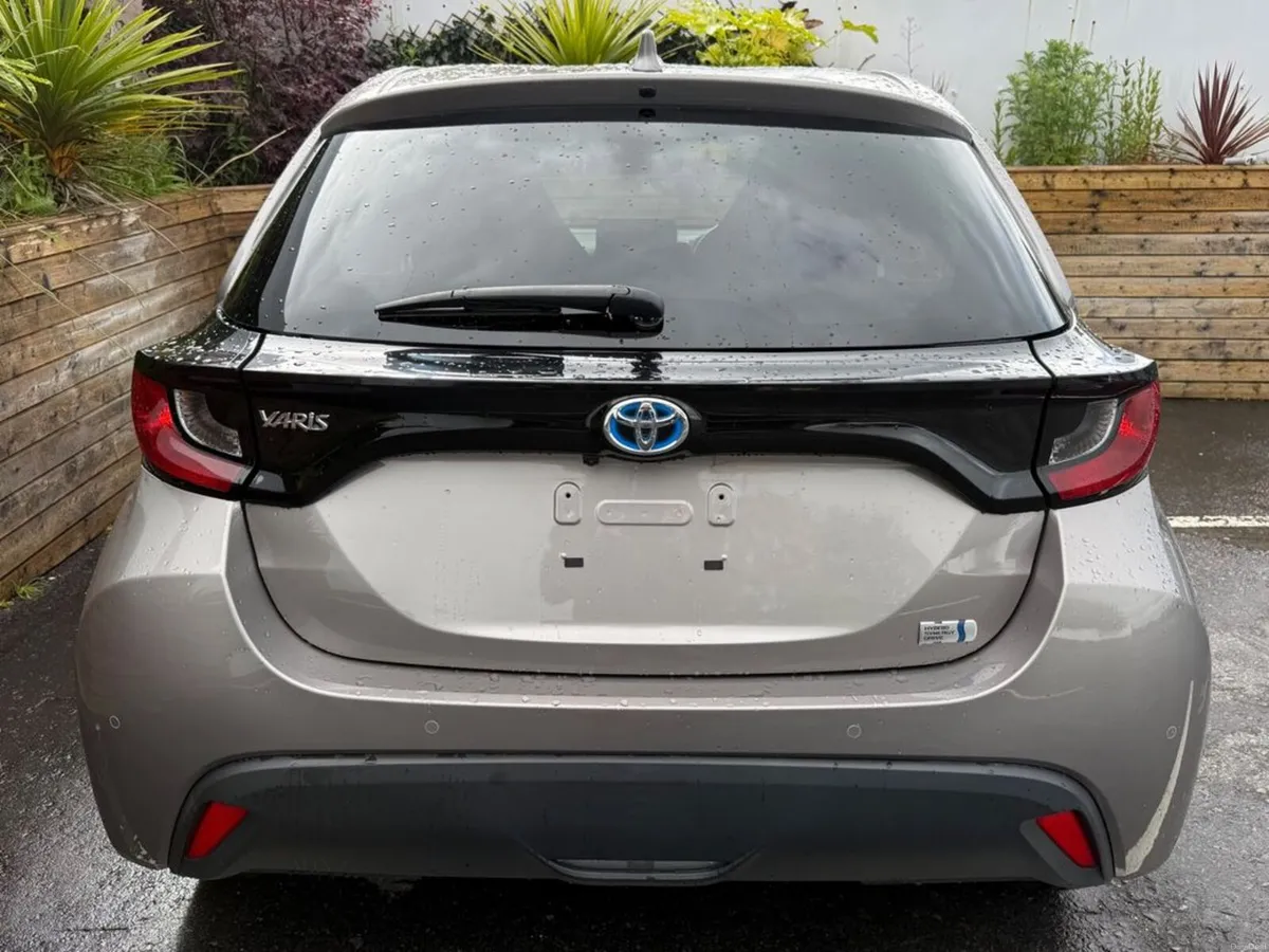 Toyota Yaris 1.5 HYBRID / X SPEC / TAX 150 (212 RE - Image 6