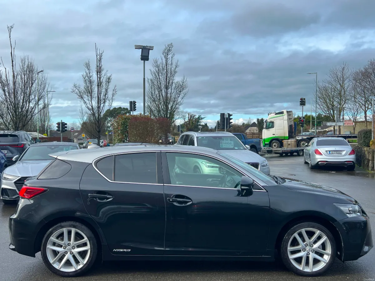 Lexus CT 200H LUXURY AUTO *LOW KMS* - Image 4