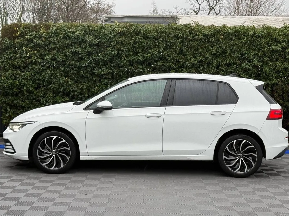 Volkswagen Golf 1.0 eTSI // APPLE CARPLAY/ANDROID - Image 3