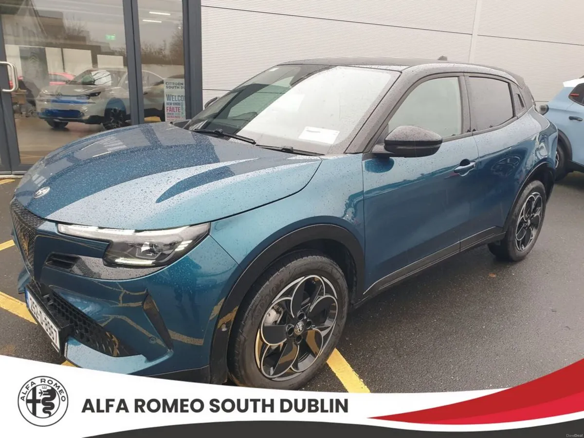 Alfa Romeo Junior Ibrida 1.2(136bhp) MHEV, Premium - Image 1