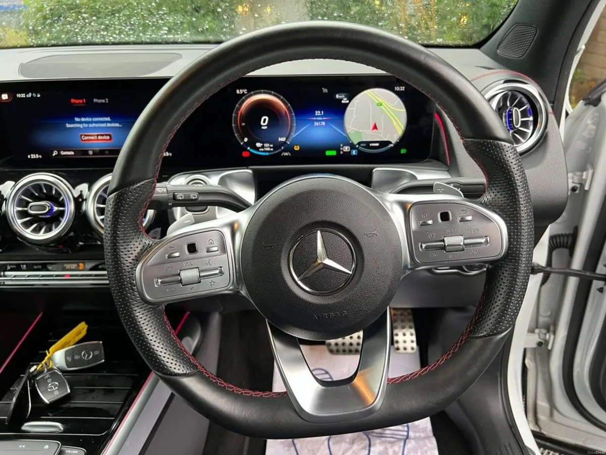 Mercedes-Benz EQB 4MATIC AMG-LINE PREMIUM 7-SEATER - Image 4
