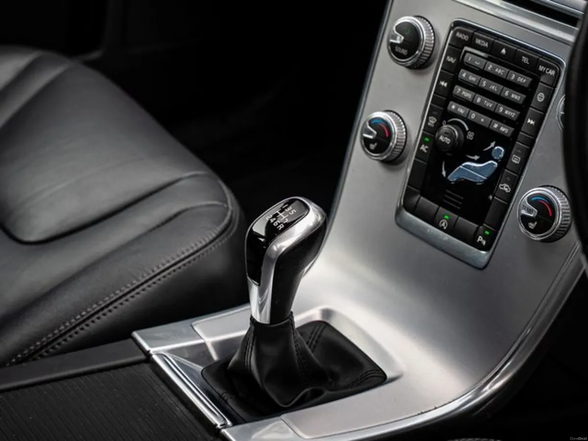 Volvo XC60 SE NAV D4 - Image 6