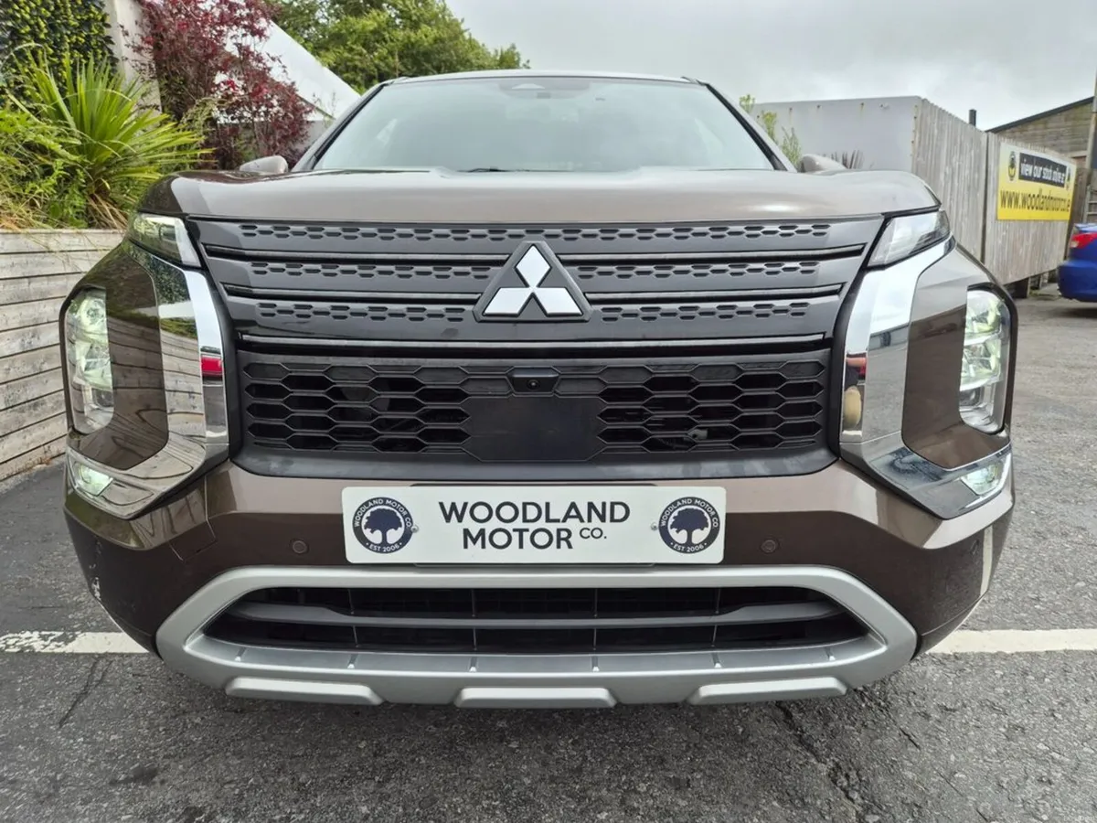 Mitsubishi Outlander 2.4 PVEV / 7 SEATER / EXCEED - Image 3