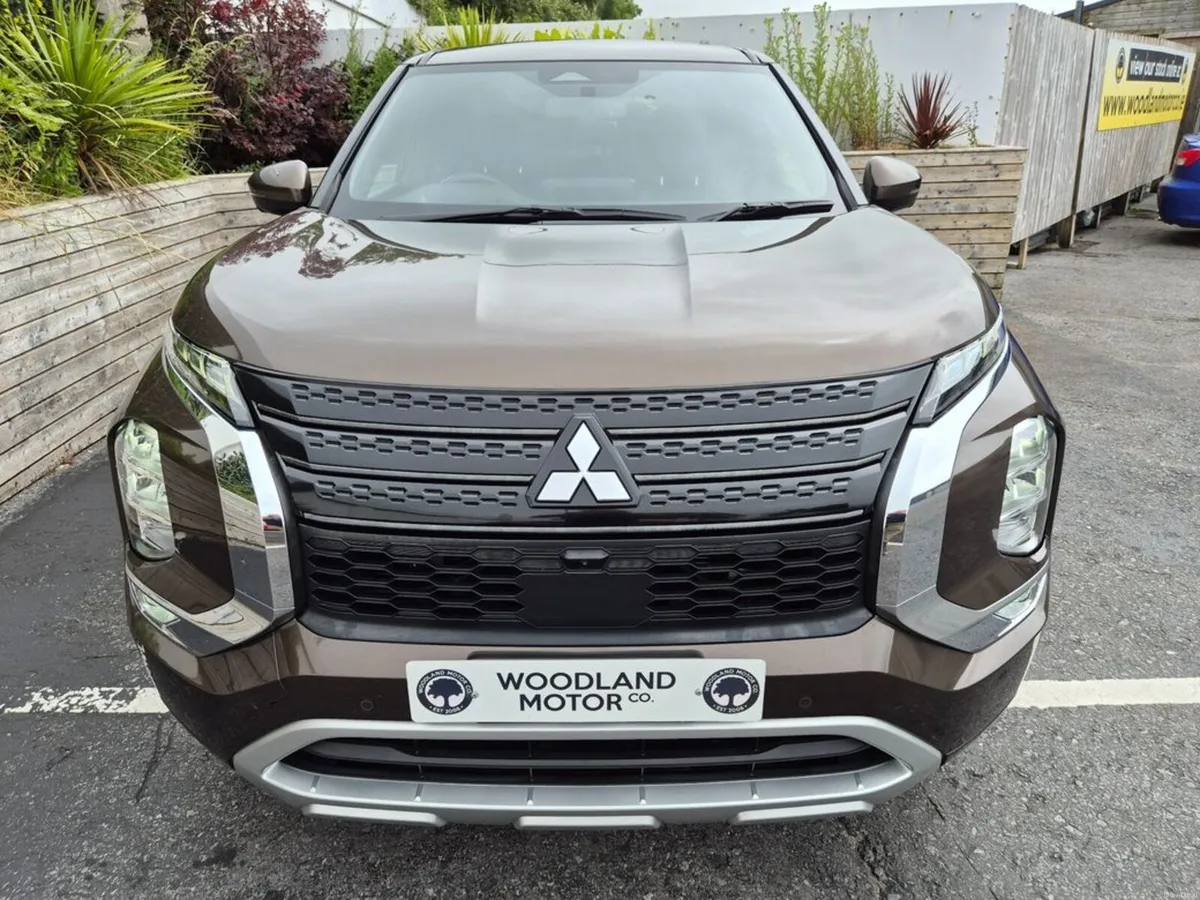 Mitsubishi Outlander 2.4 PVEV / 7 SEATER / EXCEED - Image 4