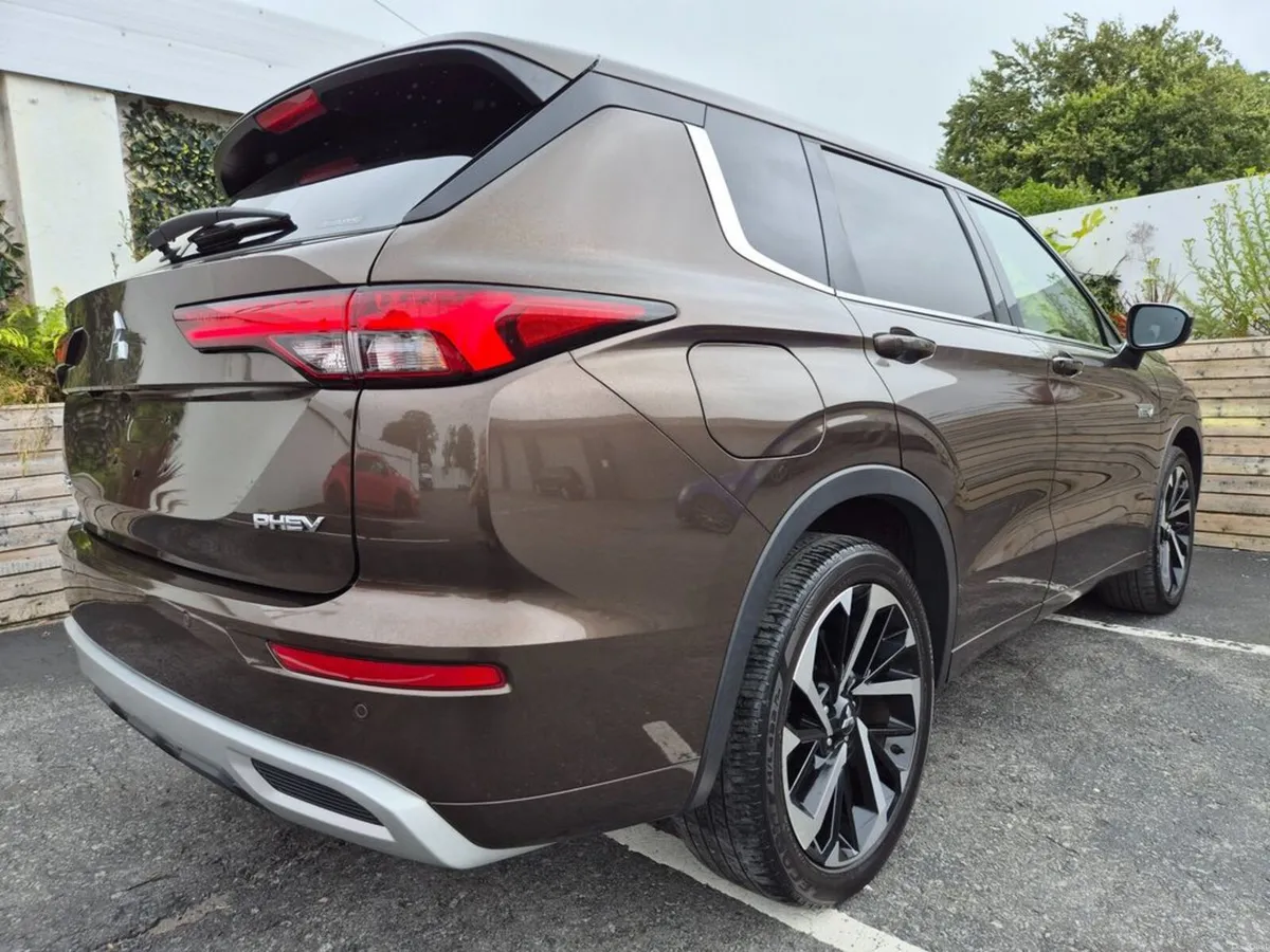 Mitsubishi Outlander 2.4 PVEV / 7 SEATER / EXCEED - Image 5