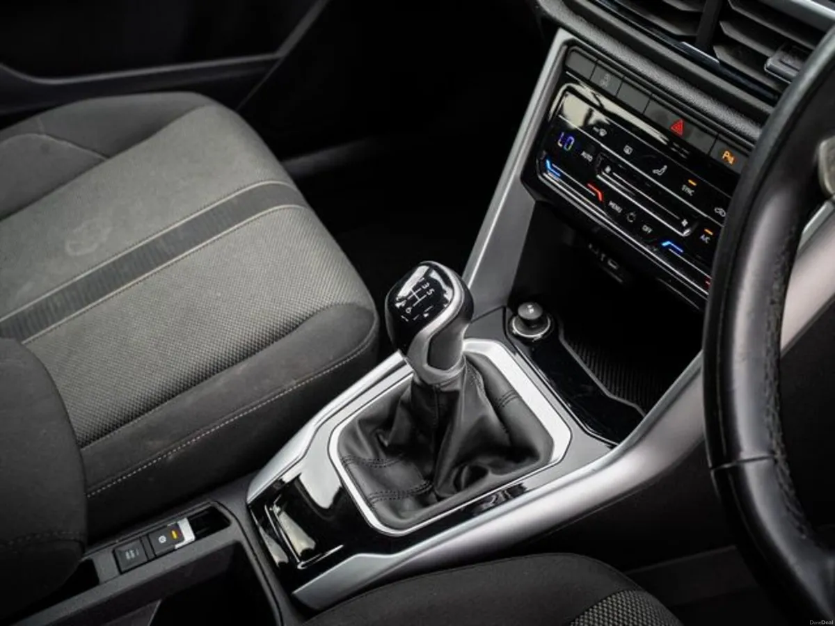 Volkswagen T-Roc Life 1.0 TSI M6F 110HP 5DR - Image 4