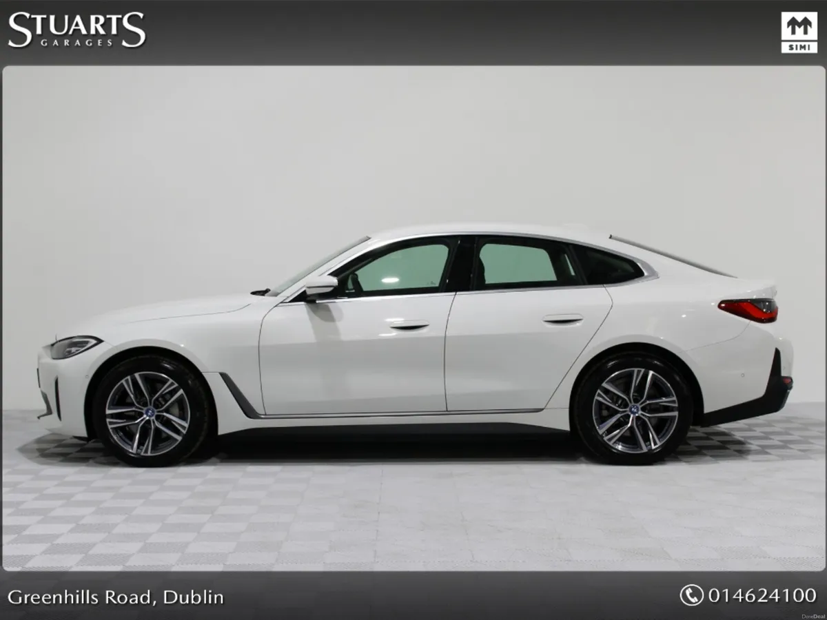 BMW i4 I4 eDrive 40 SPORT ALPINE WHITE WITH HALF B - Image 6