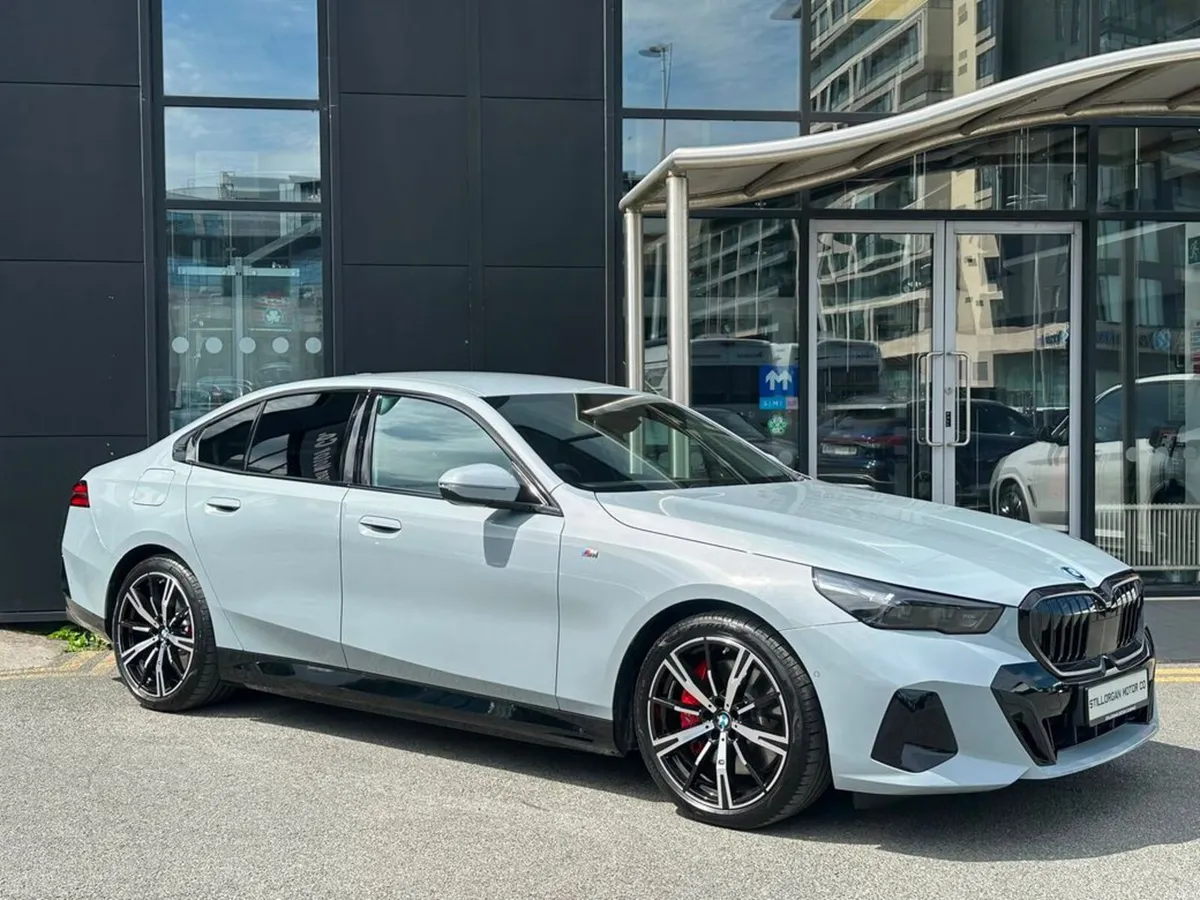 BMW i5 40e M-Sport Pro Auto EV - Image 1