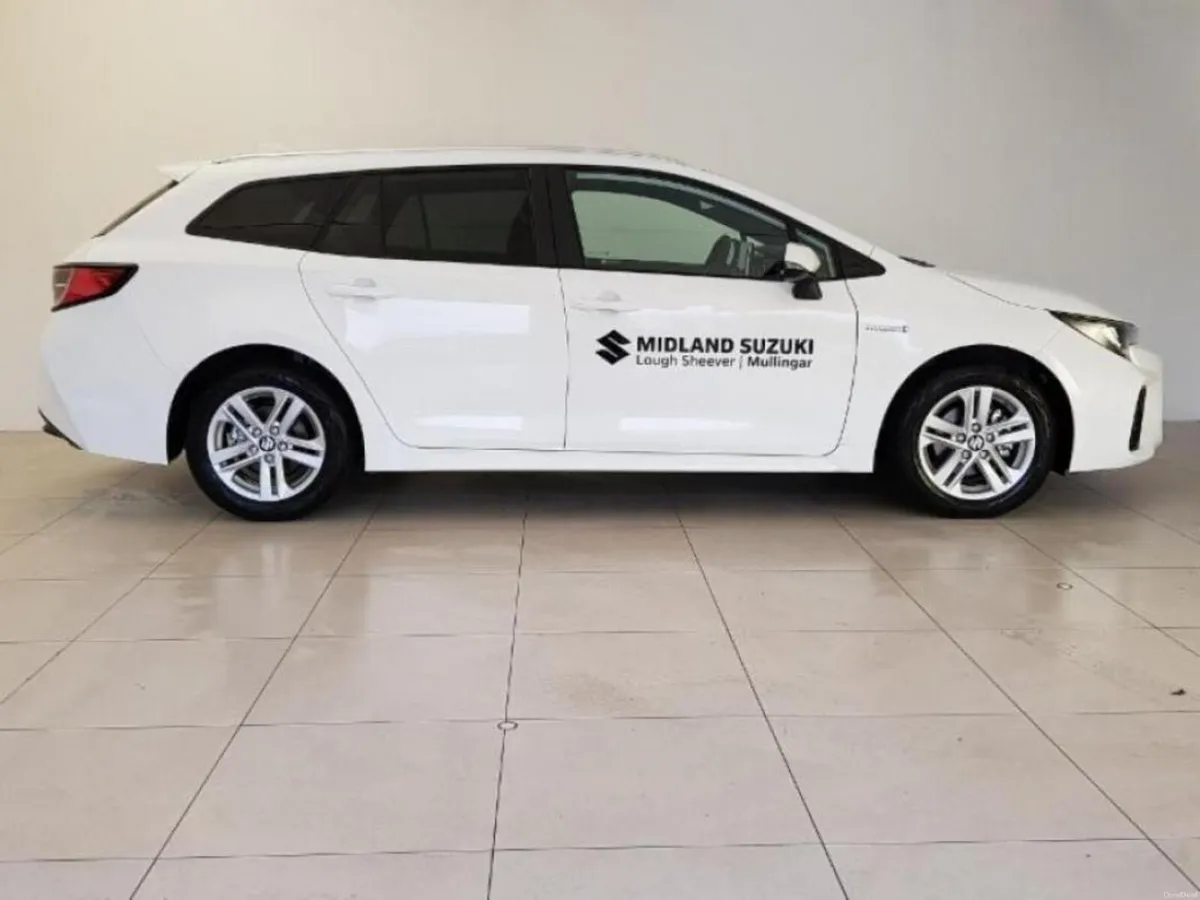 Suzuki Swace 1.8 HYBRID SZ-T CVT 4DR AUTO - Image 5