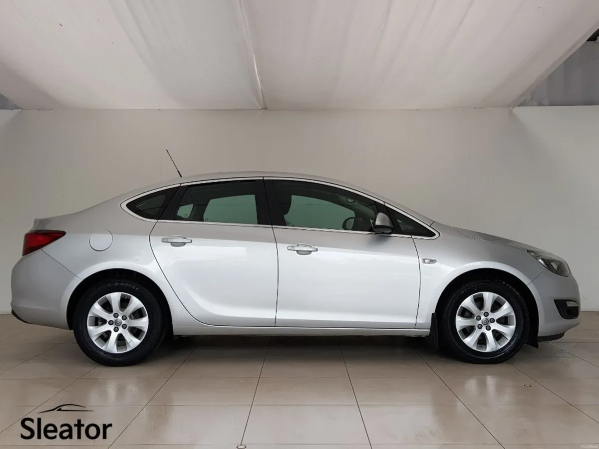 Opel Astra Saloon 1.4 T S/S 4DR€1450 June Discount - Image 2