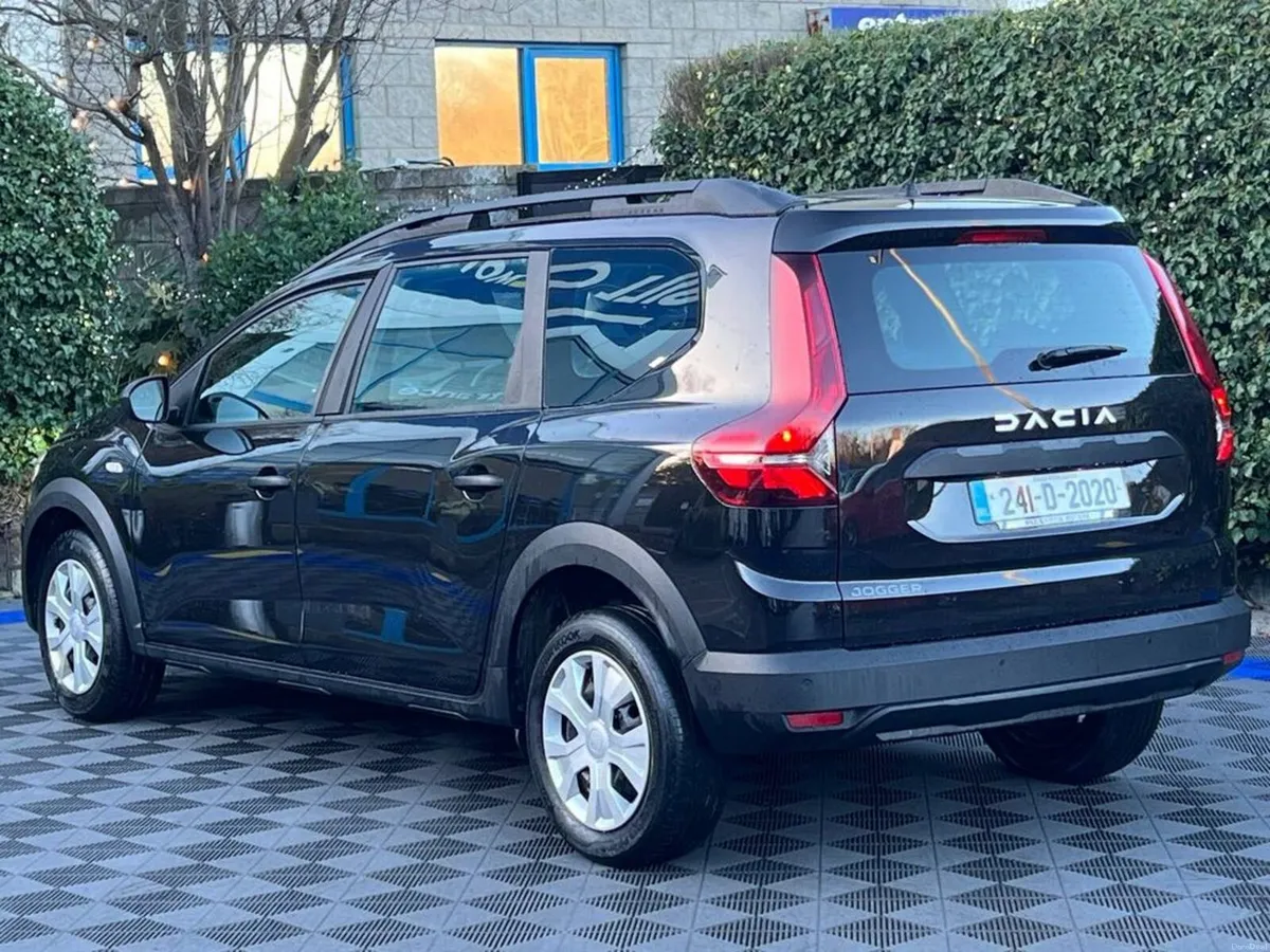 Dacia Jogger ESSENTIAL 7-SEATER 1.0 TCE // PARKING - Image 5
