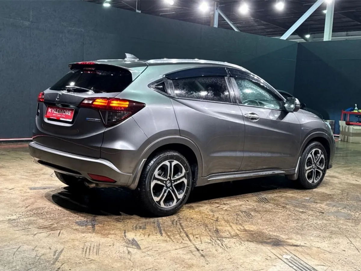 Honda Vezel HYBRID 1.5L AUTOMATIC - Image 3