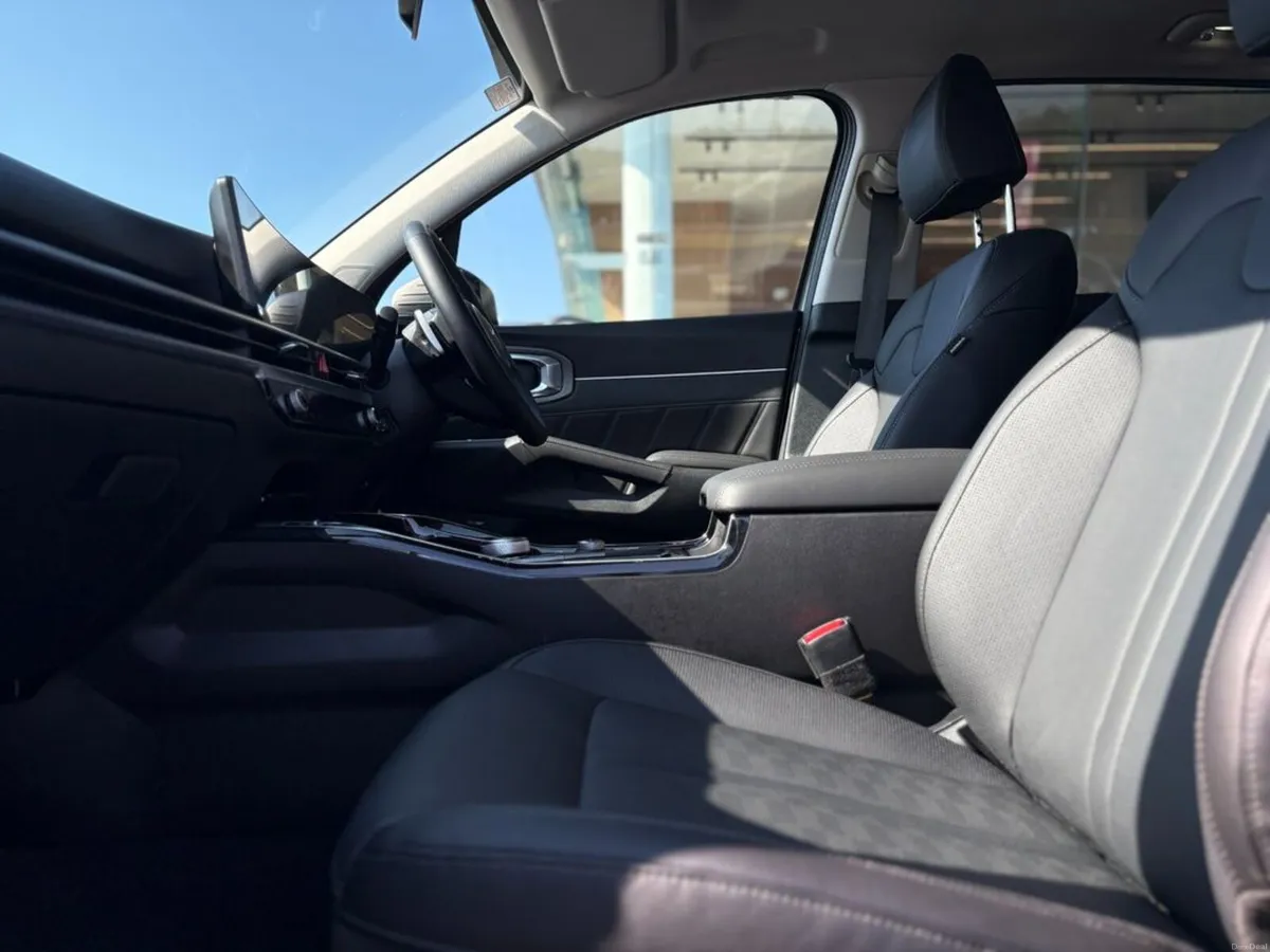 Kia Sorento 1.6 Plug in hybrid ( 7 Seats ) (3.9% A - Image 6