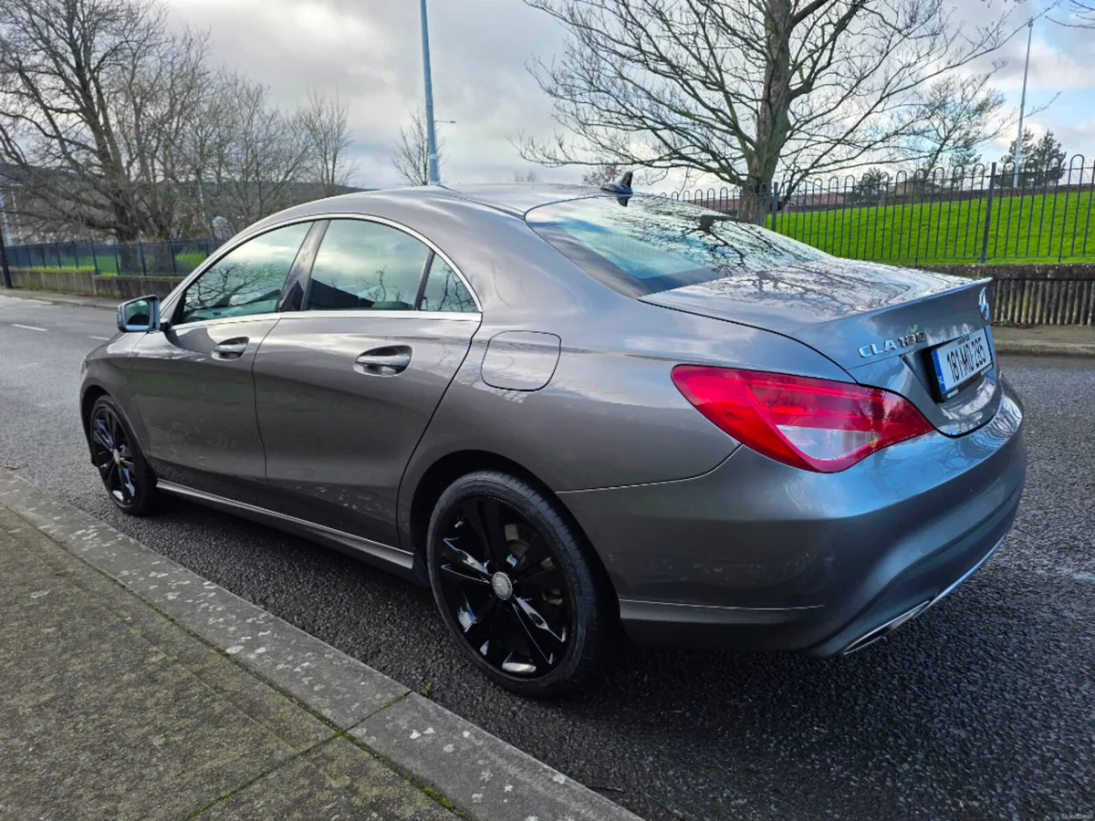 Mercedes-Benz CLA 180 Urban 4DR - Image 5