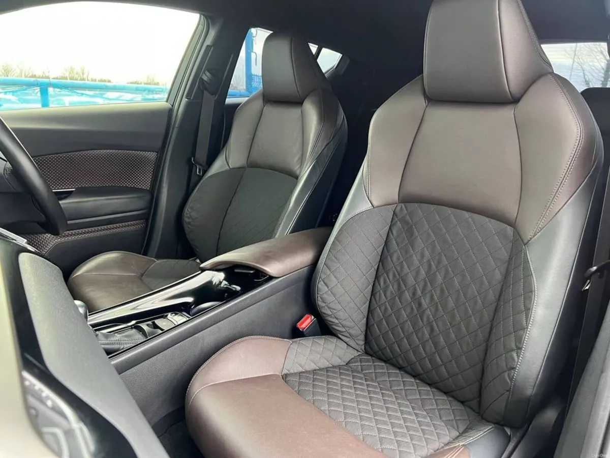 Toyota C-HR 1.8 HYBRID // HALF LEATHER HEATED SEAT - Image 6
