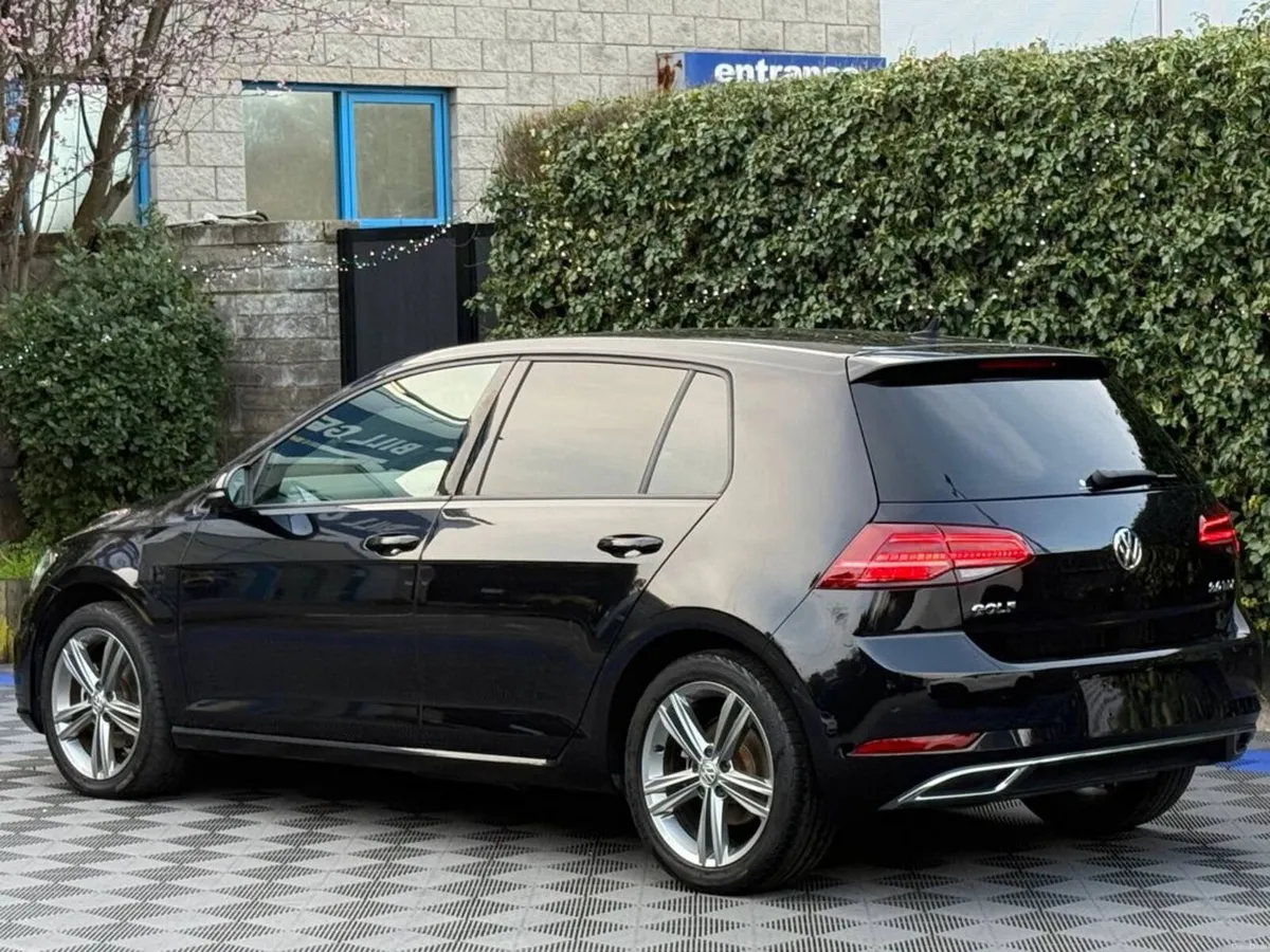 Volkswagen Golf HIGHLINE 2.0 TDI ** HUGE SPEC ** / - Image 5