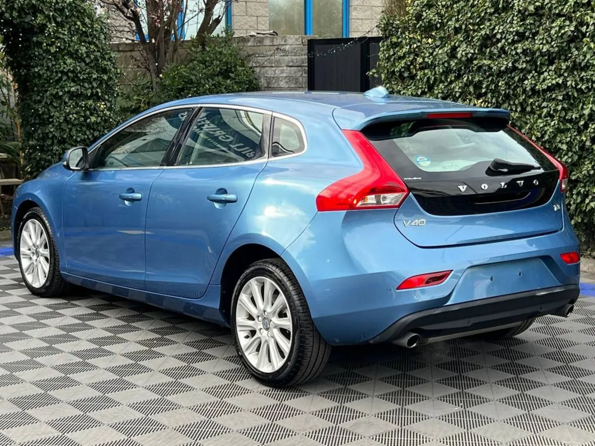 Volvo V40 T3 1.5 ** BIG SPEC ** // LOW MILEAGE // - Image 5