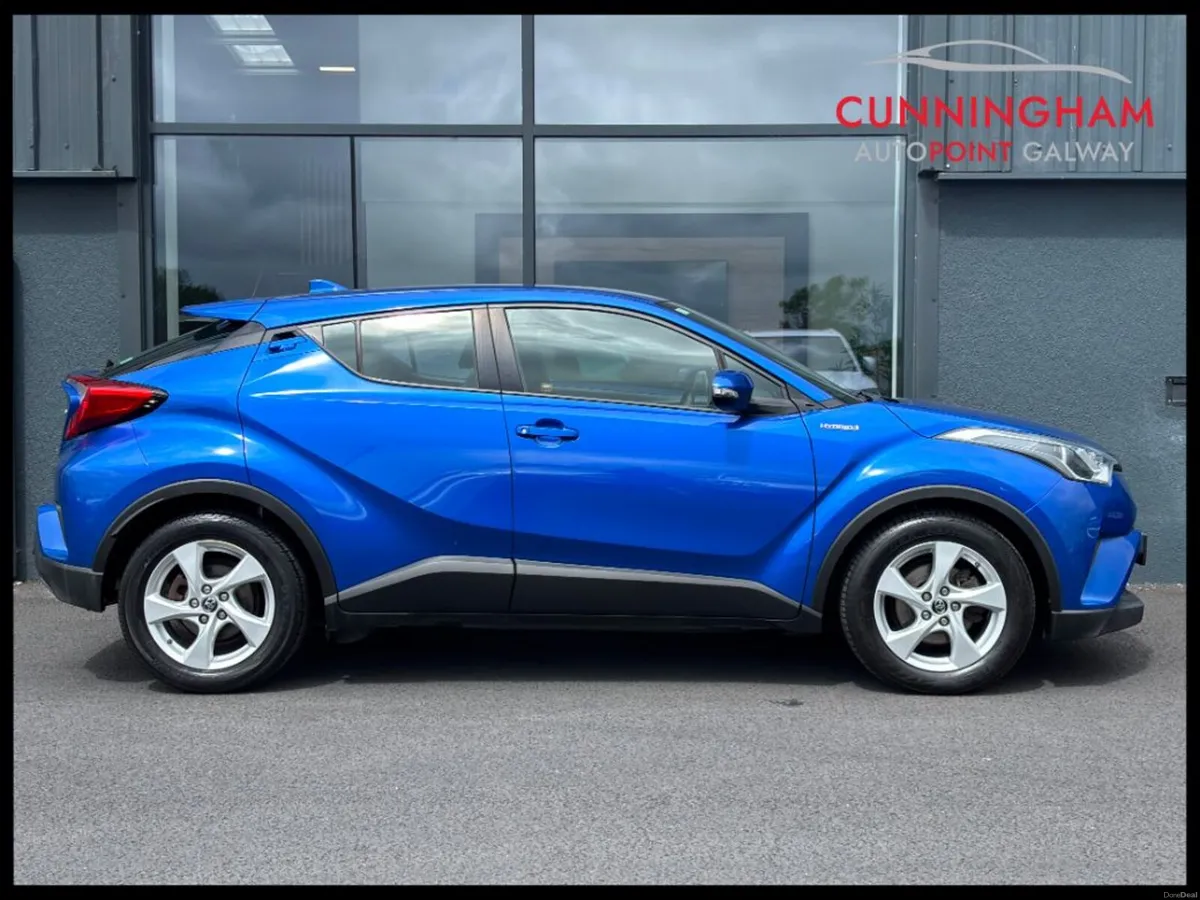 Toyota C-HR Icon 1.8i Hybrid Auto - Image 2