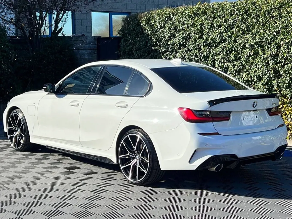 BMW 3-Series 330e M-SPORT COMPETITION 2.0 HYBRID * - Image 5