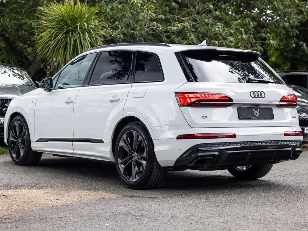 Audi Q7 TFSI e S Line Black Edition - Image 2