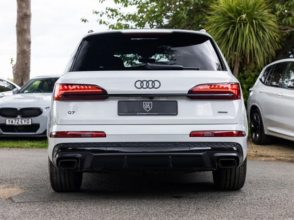 Audi Q7 TFSI e S Line Black Edition - Image 5