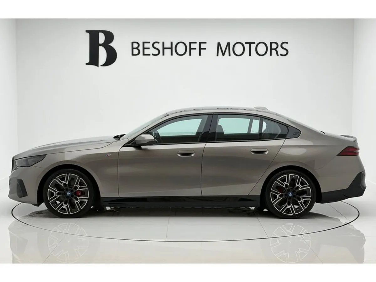 BMW i5 40-M SPORT PRO=HUGE SPEC//RARE COLOUR//1 OW - Image 2