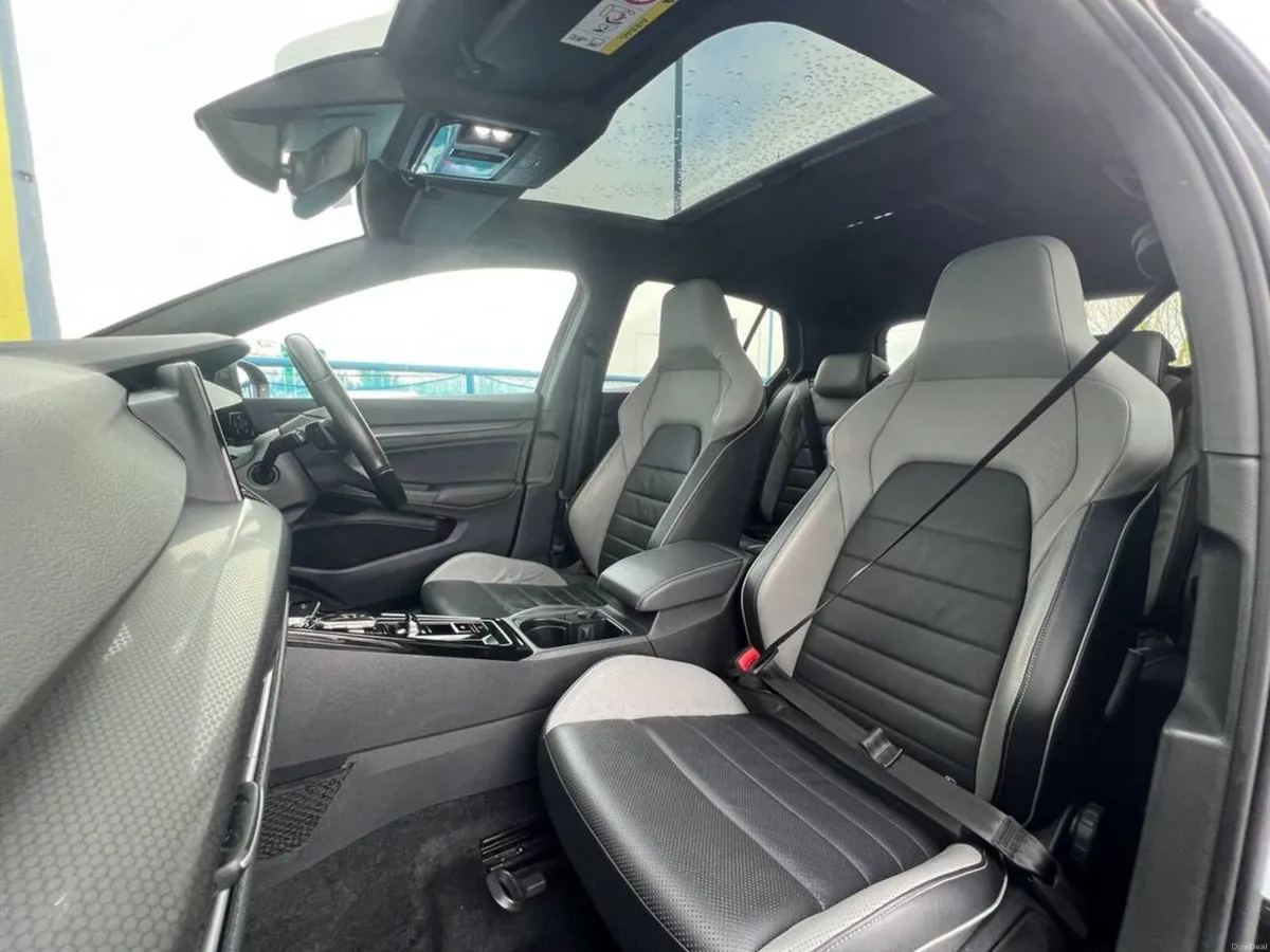 Volkswagen Golf GTE 1.4 TSI PLUG-IN HYBRID ** HUGE - Image 2