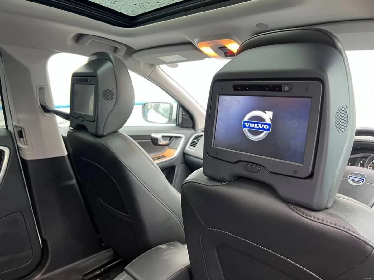 Volvo XC60 D4 CLASSIC 2.0 D // OPENING PAN ROOF // - Image 4