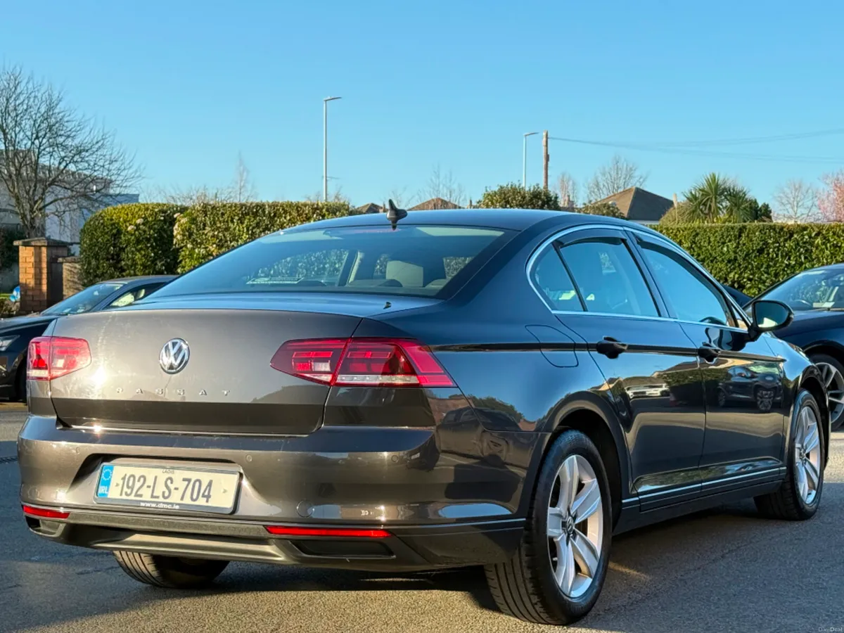 Volkswagen Passat 1.6 TDI SE NAV *AUTO* - Image 5