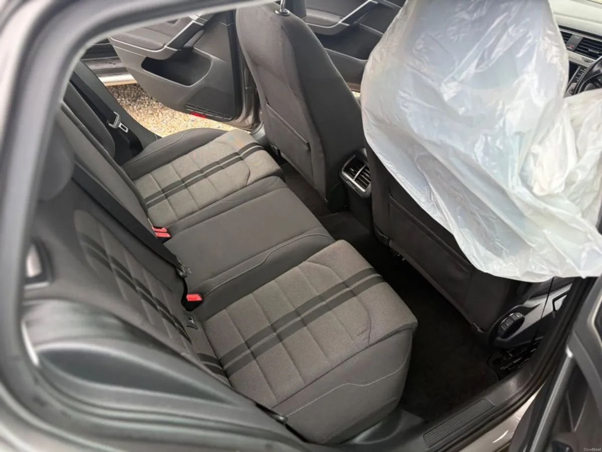 Volkswagen Golf 1.6 TDI 110 R-Line - Image 6