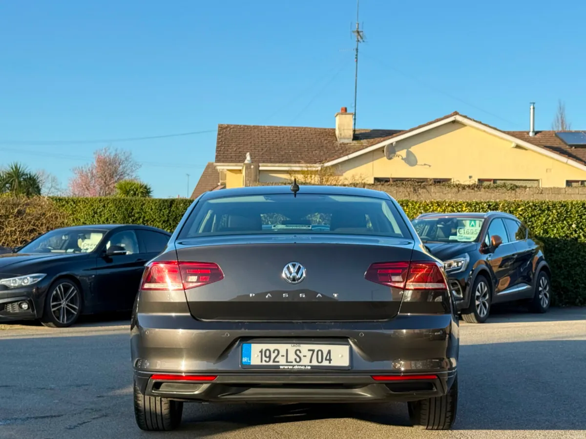 Volkswagen Passat 1.6 TDI SE NAV *AUTO* - Image 6
