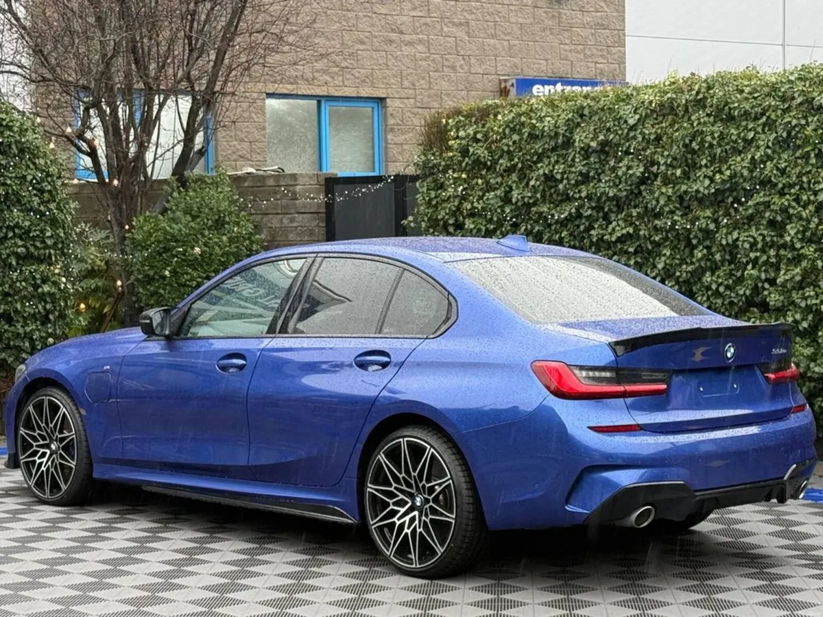 BMW 3-Series 330e M-SPORT COMPETITION 2.0 HYBRID * - Image 5
