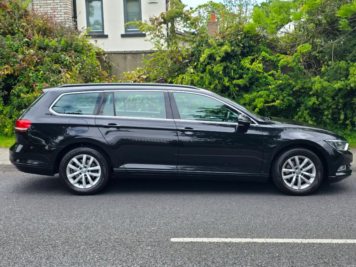 Volkswagen Passat EST CL 1.4tsi M6F 125HP 5DR - Image 2