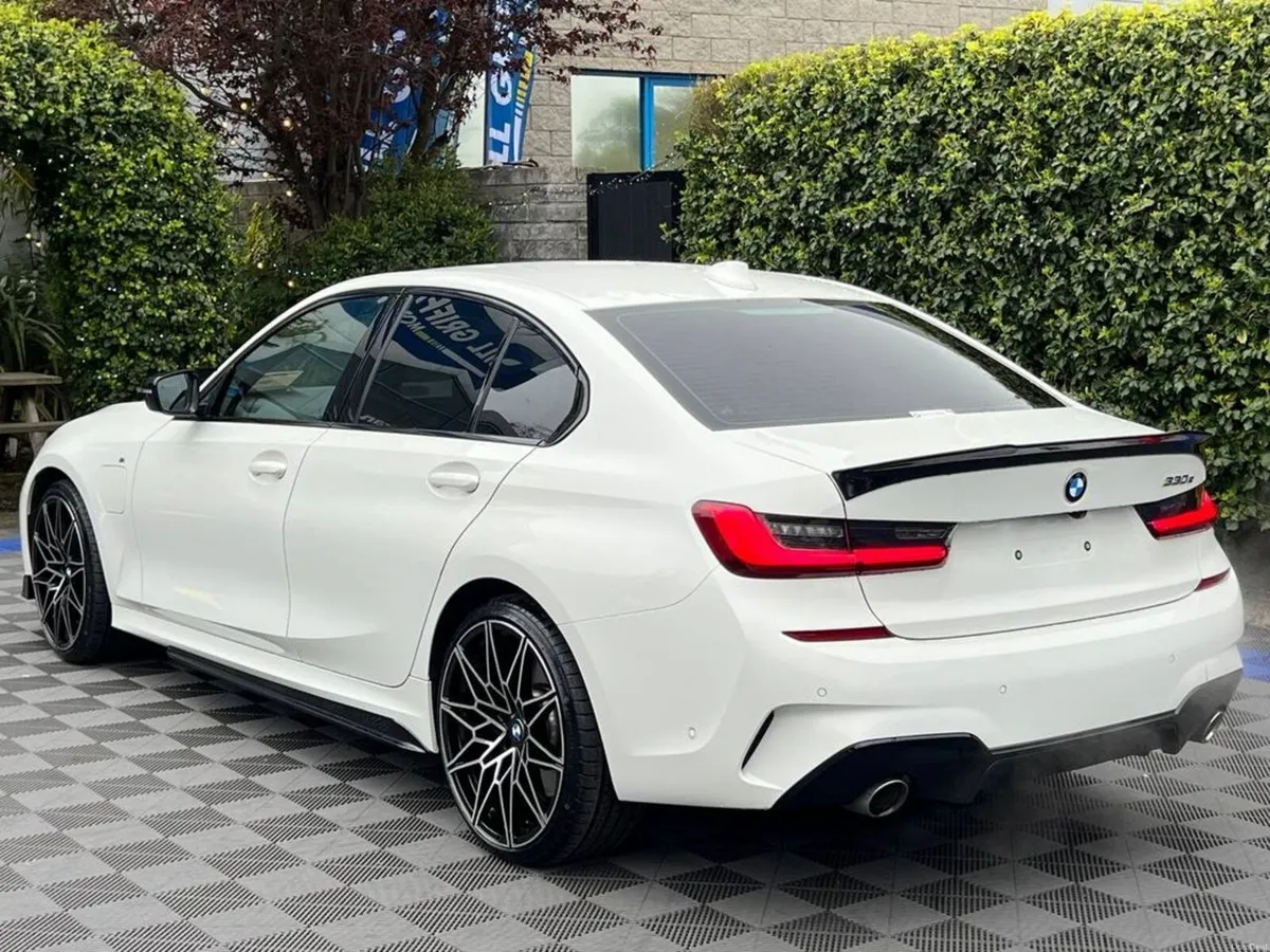 BMW 3-Series 330e M-SPORT COMPETITION 2.0 HYBRID / - Image 5