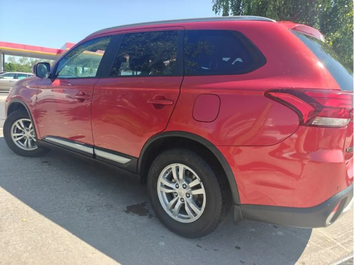 Mitsubishi Outlander 2.2 DIESEL/NEW NCT - Image 2