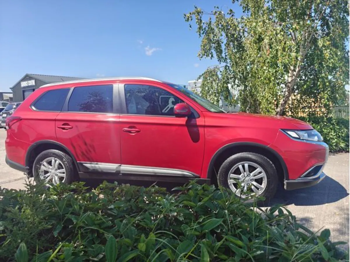 Mitsubishi Outlander 2.2 DIESEL/NEW NCT - Image 6