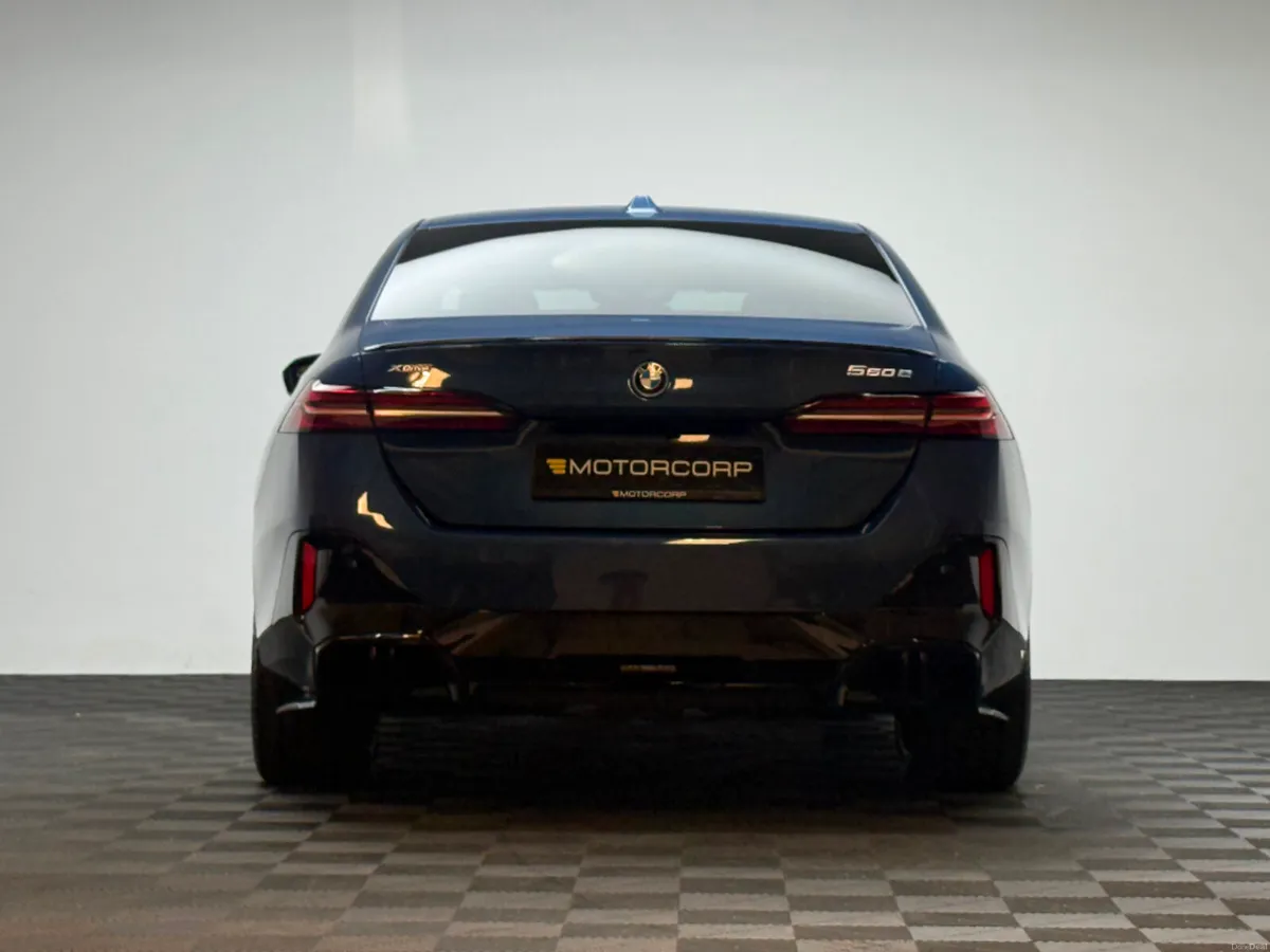 BMW 5-Series 550E M SPORT XDRIVE - Image 6