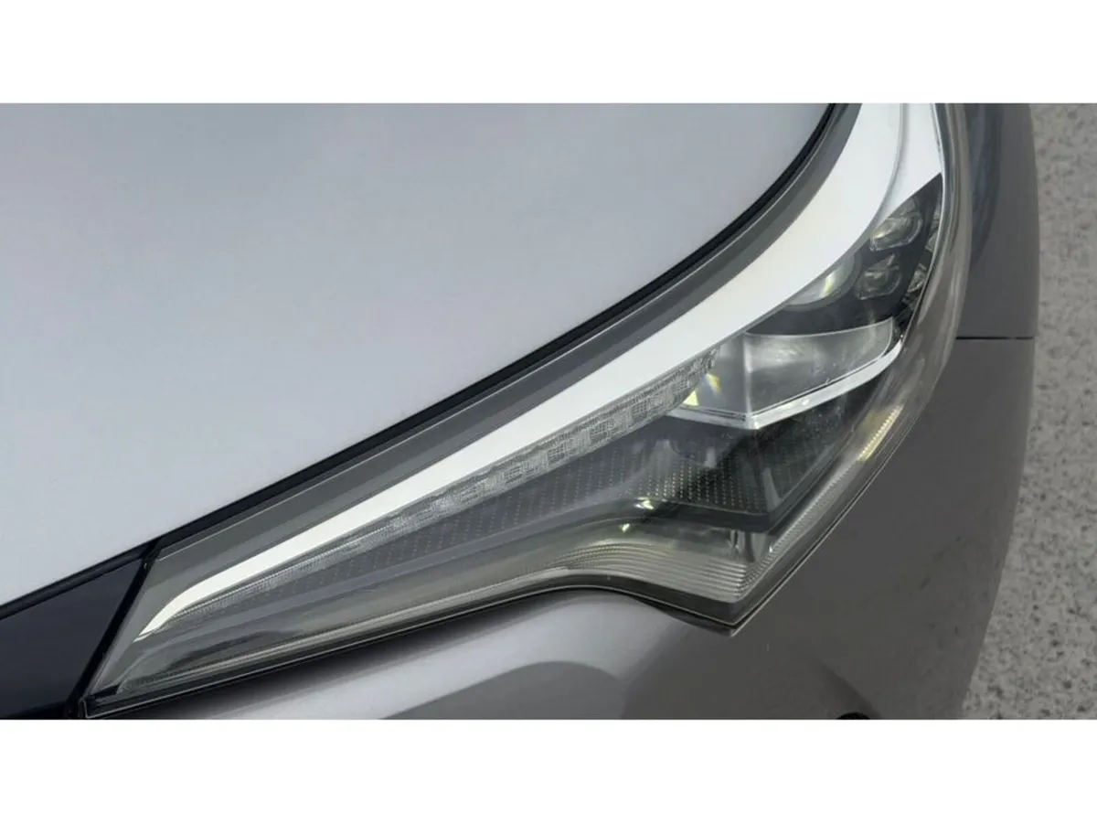 Toyota C-HR G Package Leather seats - Image 4