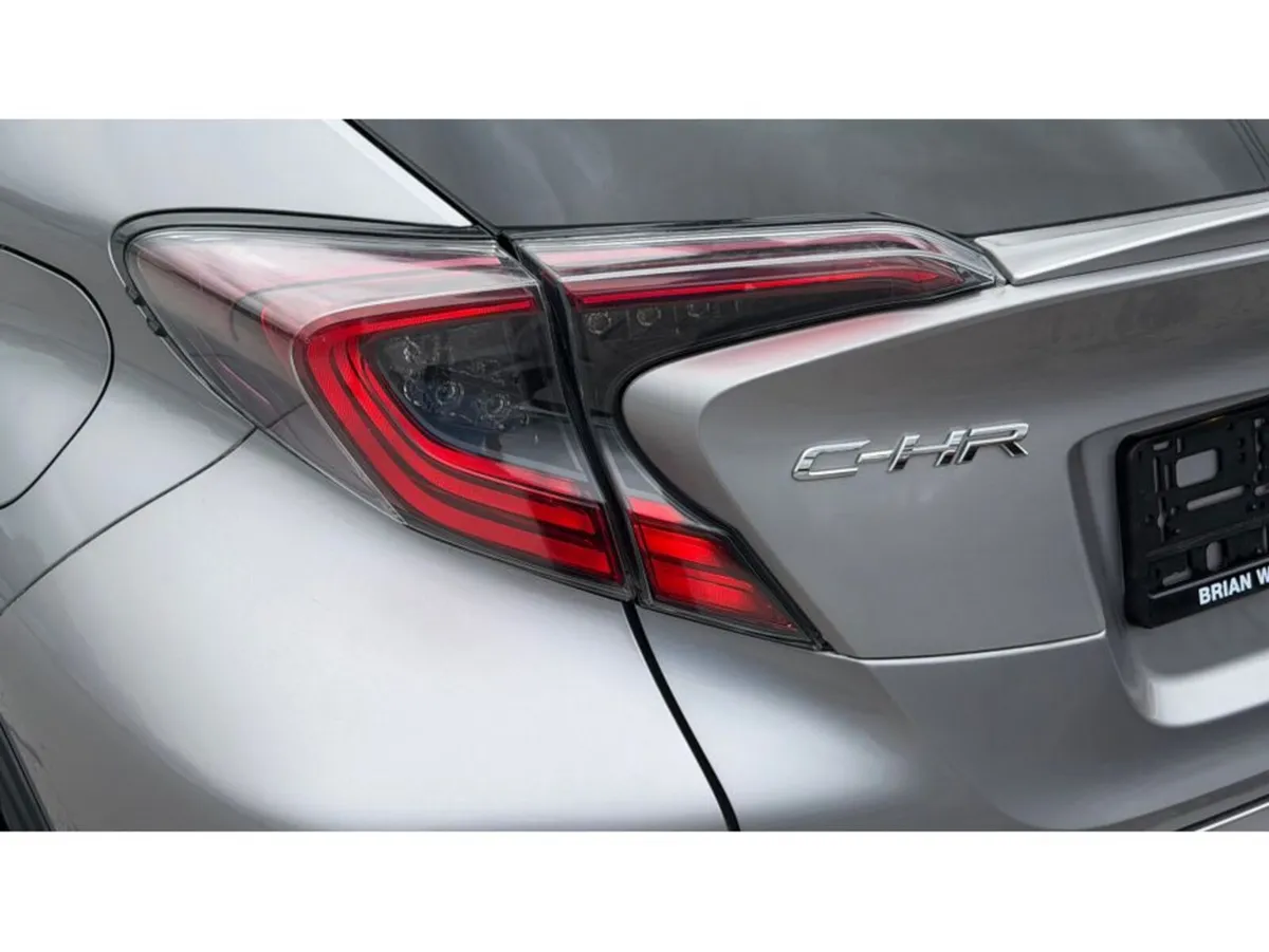 Toyota C-HR G Package Leather seats - Image 6