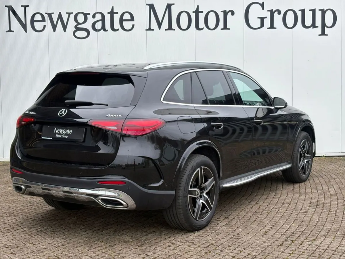 Mercedes-Benz GLC 300e 4MATIC AMG LINE - Image 5