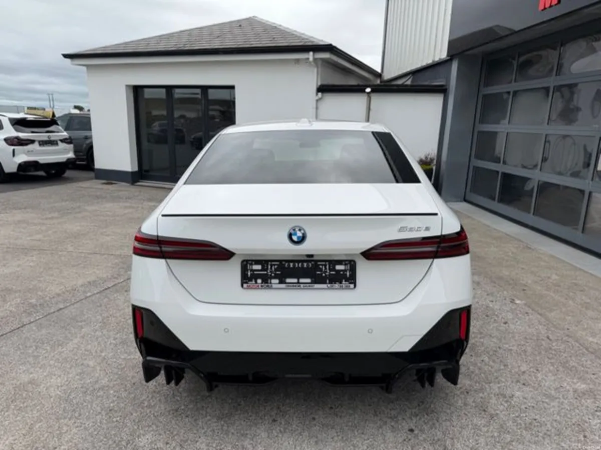 BMW 5-Series 530 E M SPORT PRO TECH PLUS - Image 3