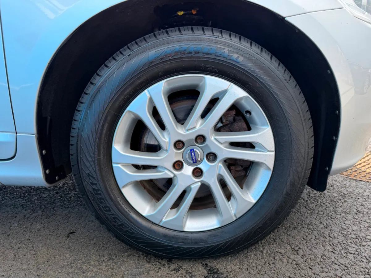 Volvo XC60 SE NAV * FULL LEATHER / HEATED SEATS / - Image 5