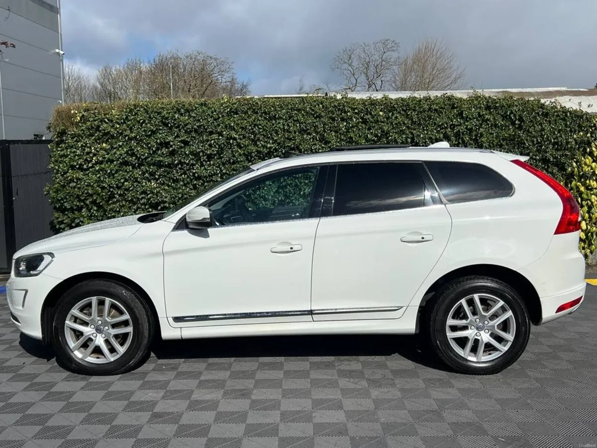Volvo XC60 D4 CLASSIC 2.0 D // OPENING PAN ROOF // - Image 5