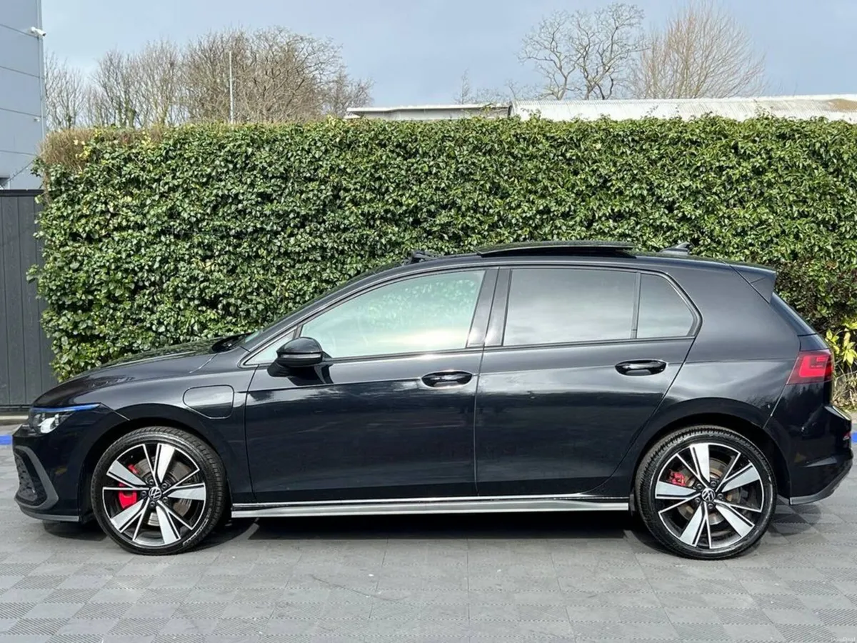 Volkswagen Golf GTE 1.4 TSI PLUG-IN HYBRID ** HUGE - Image 5