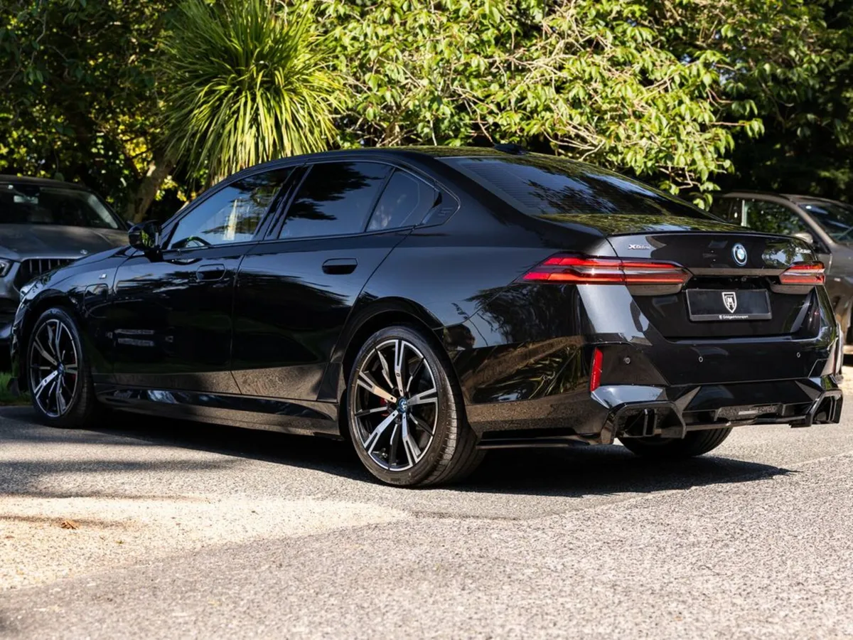 BMW 5-Series 550e xDrive M Sport Pro - Image 2