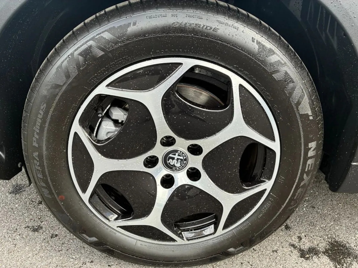 Alfa Romeo Tonale 1.5 Ibrida Auto FWD - Image 6