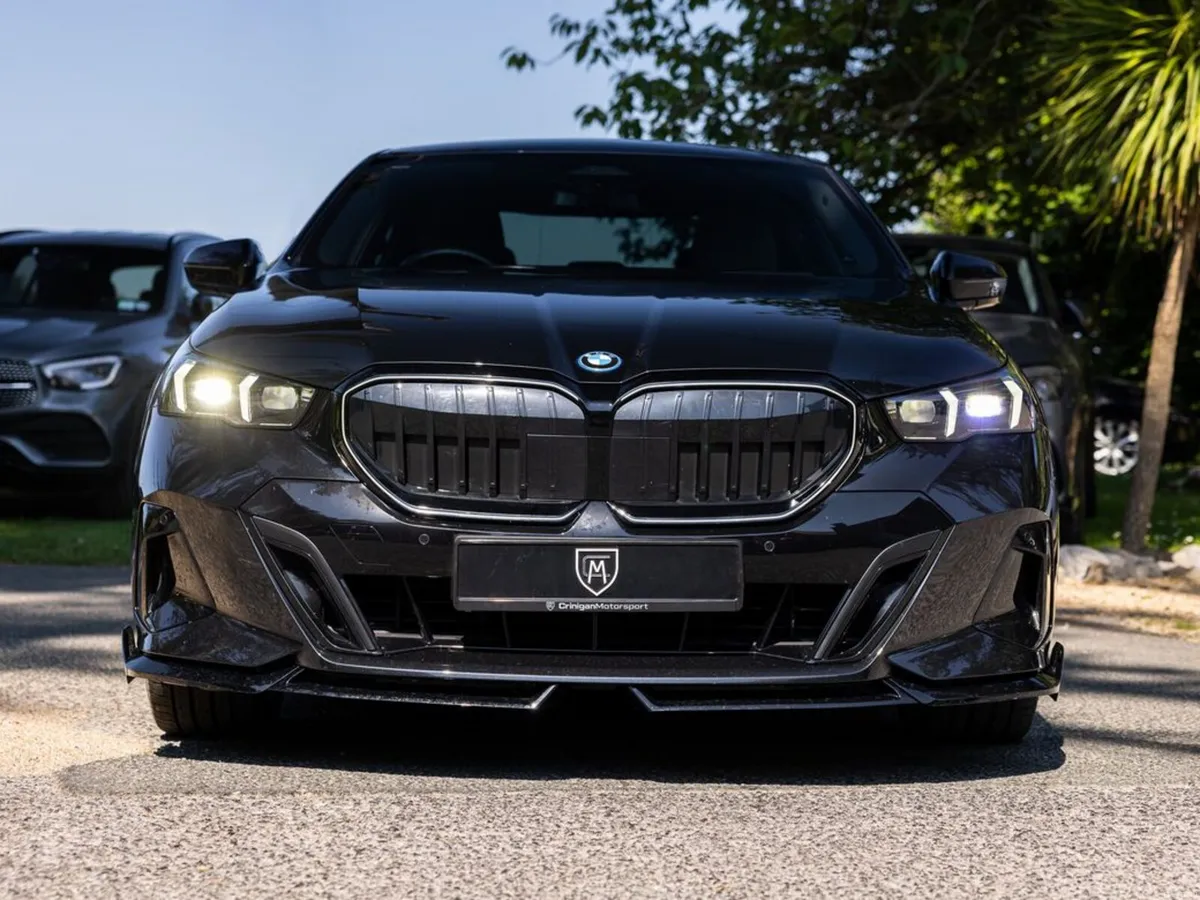 BMW 5-Series 550e xDrive M Sport Pro - Image 4