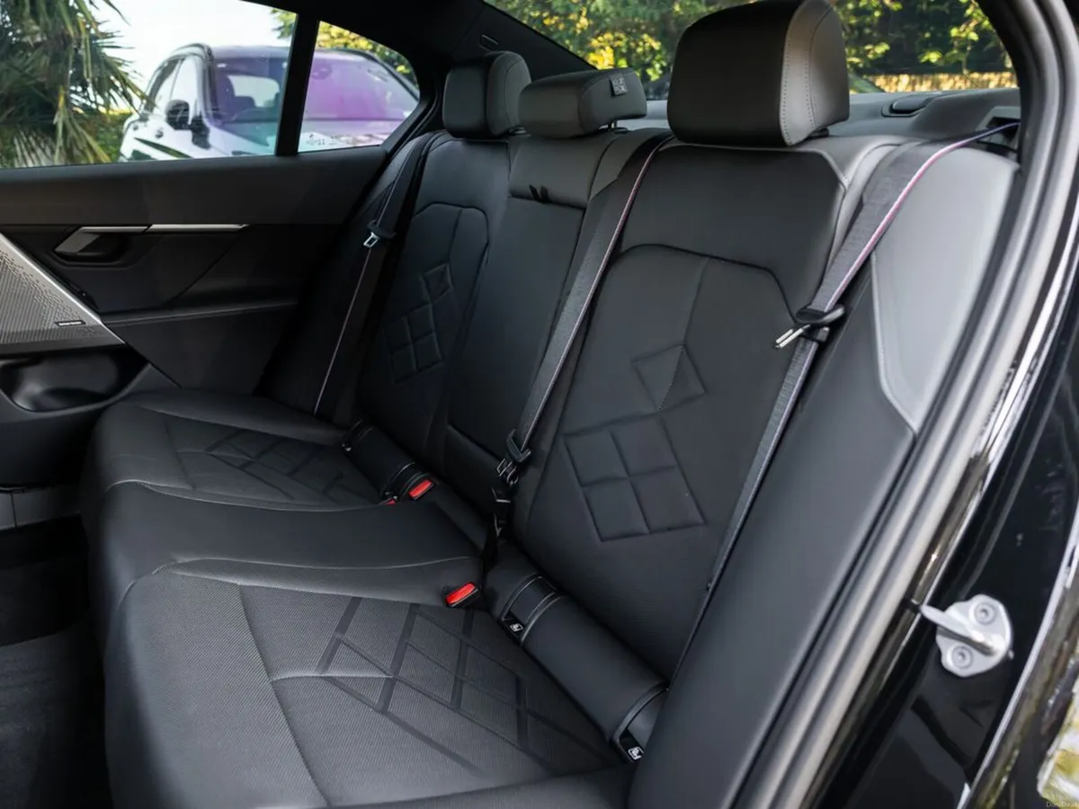 BMW 5-Series 550e xDrive M Sport Pro - Image 6