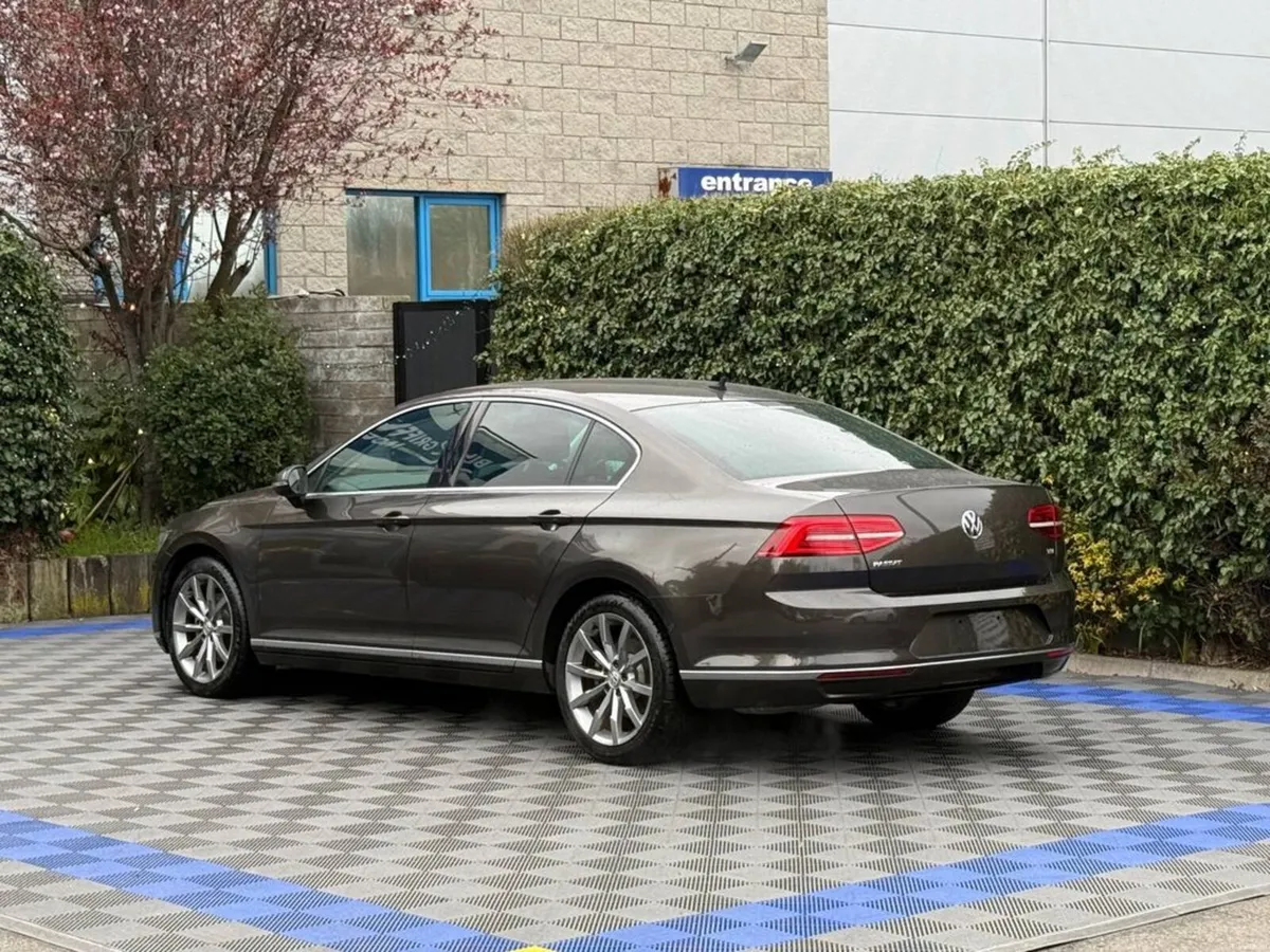 Volkswagen Passat HIGHLINE 1.4 TSI AUTO // SERVICE - Image 5