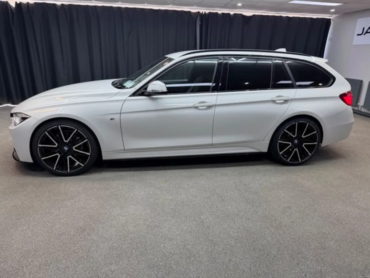 BMW 3-Series 320D Touring M Sport Shadow Edition - Image 6